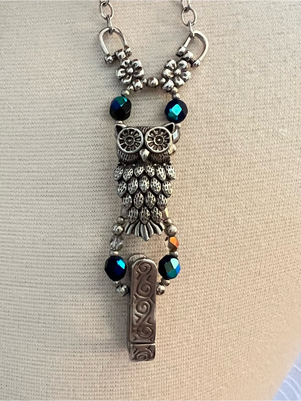 Lilla Rose NWOT Owl Silver Lanyard Holder w/Blue Aurora Borealis Beads